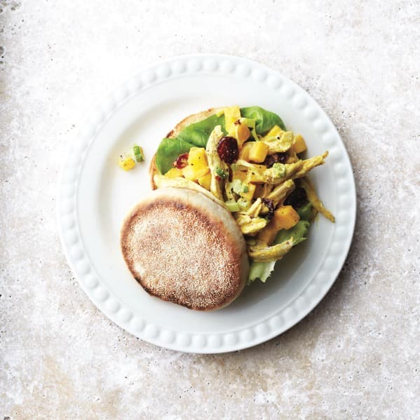 Curry csirke saláta